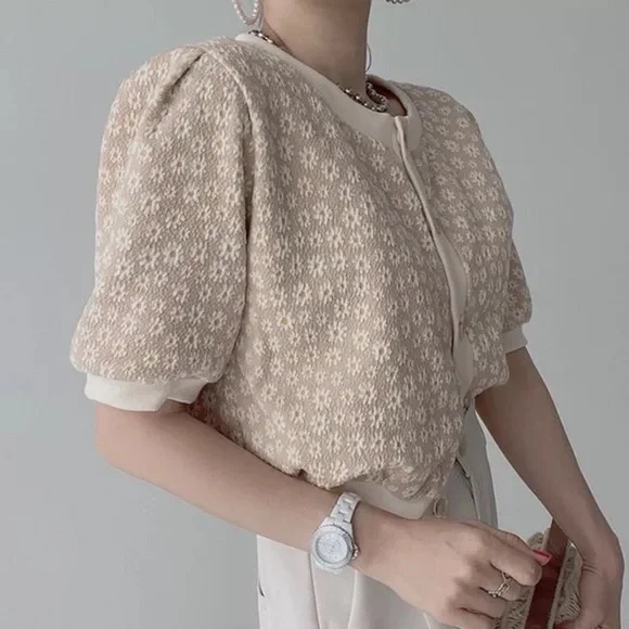 Daisy floral cardigan top blouse shirt khaki beige flower cropped - Picture 2 of 2